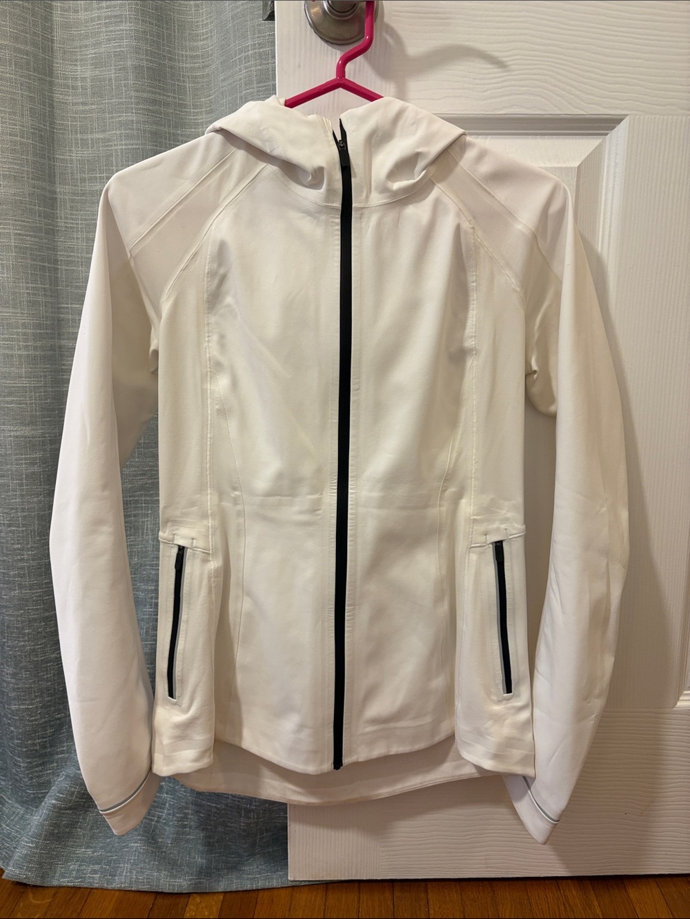 Lululemon Soft Shell Women’s White Hooded Rain Coat
